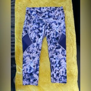 Selling cropped Old Navy leggings size M